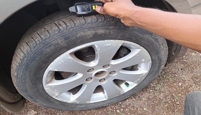 2012 Skoda Superb ELEGANCE 2.0 TDI CR AT, Diesel, Automatic, 1,71,221 km, tyre