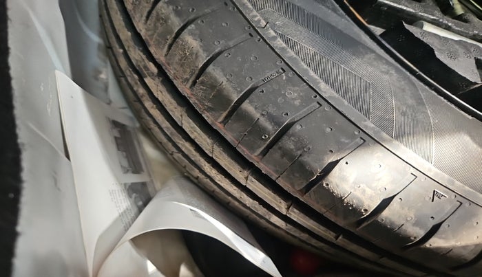 2021 Tata PUNCH CREATIVE IRA AMT 1.2 RTN DUAL TONE, Petrol, Automatic, 38,267 km, tyre