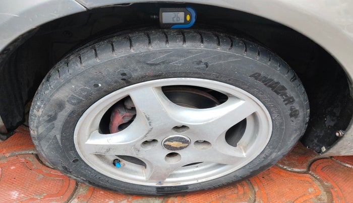 2011 Chevrolet Optra Magnum LS 1.6, Petrol, Manual, 82,474 km, tyre
