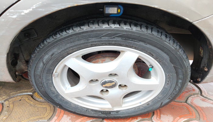 2011 Chevrolet Optra Magnum LS 1.6, Petrol, Manual, 82,474 km, tyre