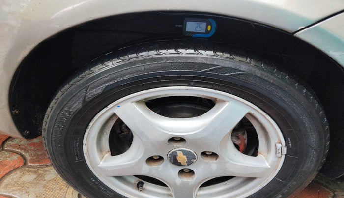 2011 Chevrolet Optra Magnum LS 1.6, Petrol, Manual, 82,474 km, tyre