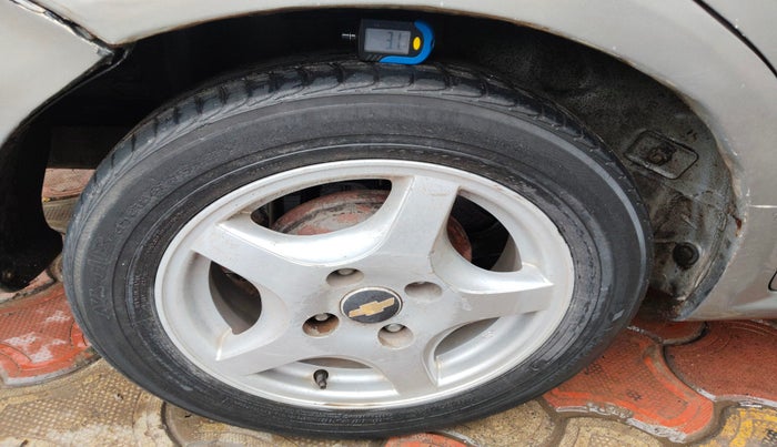 2011 Chevrolet Optra Magnum LS 1.6, Petrol, Manual, 82,474 km, tyre