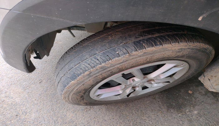 2020 Renault TRIBER RXL MT, Petrol, Manual, 89,593 km, tyre