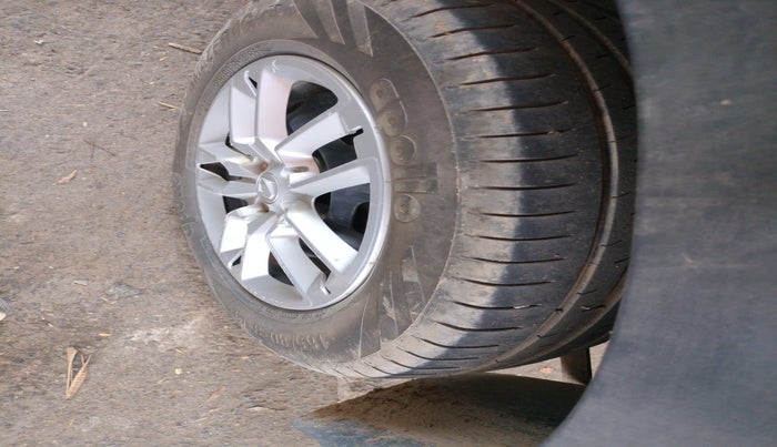 2020 Renault TRIBER RXL MT, Petrol, Manual, 89,593 km, tyre