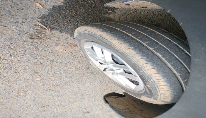 2020 Renault TRIBER RXL MT, Petrol, Manual, 89,593 km, tyre