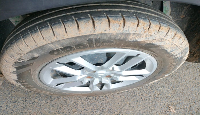 2020 Renault TRIBER RXL MT, Petrol, Manual, 89,593 km, tyre