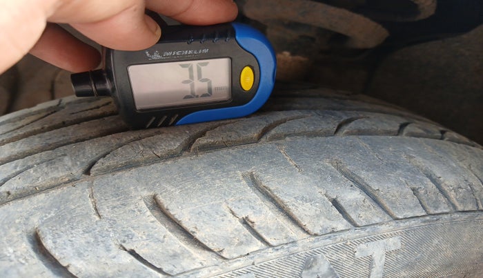 2010 Ford Figo ZXI 1.4 DIESEL, Diesel, Manual, 1,22,620 km, tyre