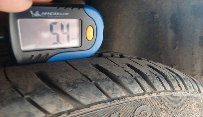 2010 Ford Figo ZXI 1.4 DIESEL, Diesel, Manual, 1,22,620 km, tyre