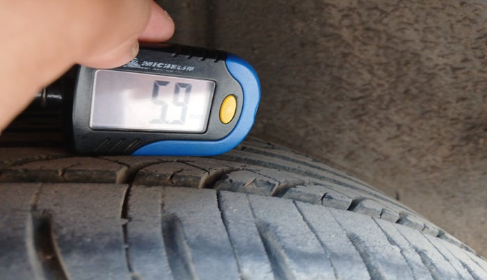 2010 Ford Figo ZXI 1.4 DIESEL, Diesel, Manual, 1,22,620 km, tyre