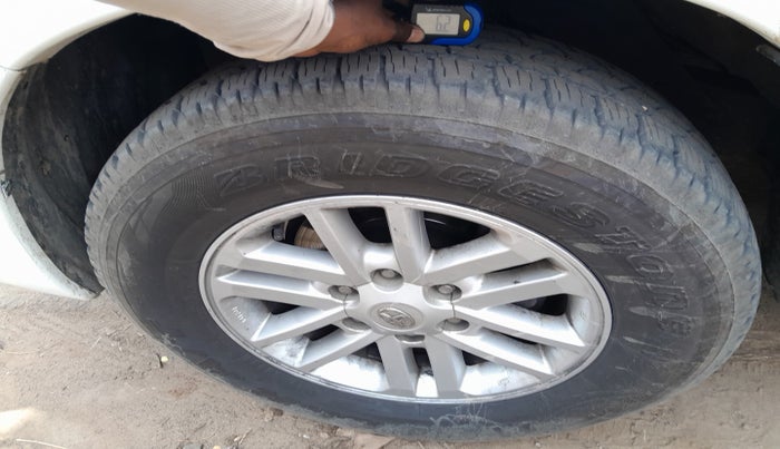 2014 Toyota Fortuner 3.0 4X2 AT, Diesel, Automatic, 2,03,335 km, tyre