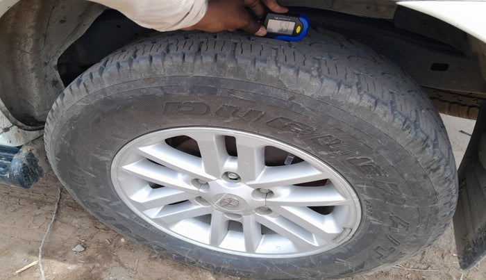 2014 Toyota Fortuner 3.0 4X2 AT, Diesel, Automatic, 2,03,335 km, tyre