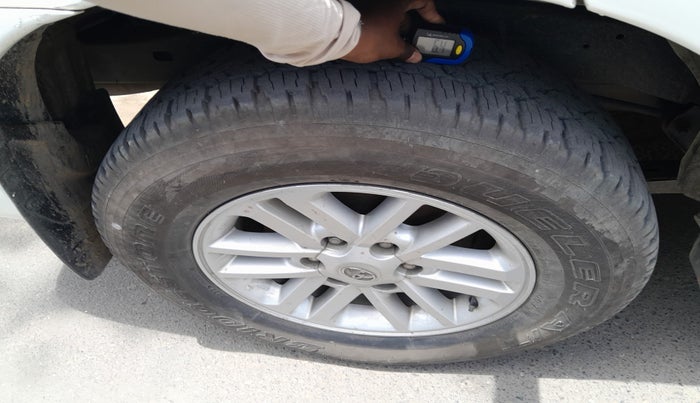 2014 Toyota Fortuner 3.0 4X2 AT, Diesel, Automatic, 2,03,335 km, tyre