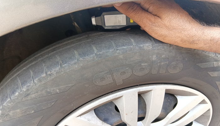 2018 Maruti Dzire VDI, Diesel, Manual, 1,02,132 km, tyre