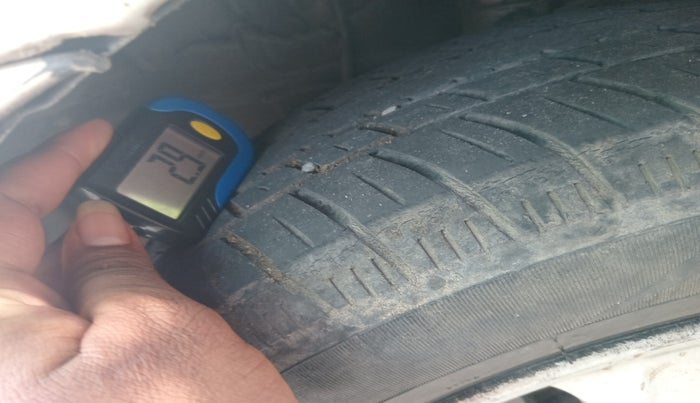 2010 Hyundai Verna VGT CRDI SX 1.5, Diesel, Manual, 2,00,579 km, tyre