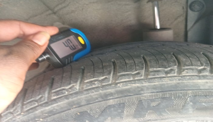 2010 Hyundai Verna VGT CRDI SX 1.5, Diesel, Manual, 2,00,579 km, tyre