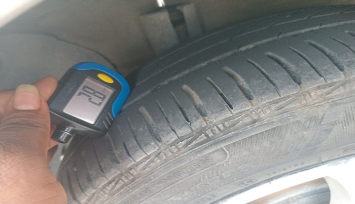 2010 Hyundai Verna VGT CRDI SX 1.5, Diesel, Manual, 2,00,579 km, tyre