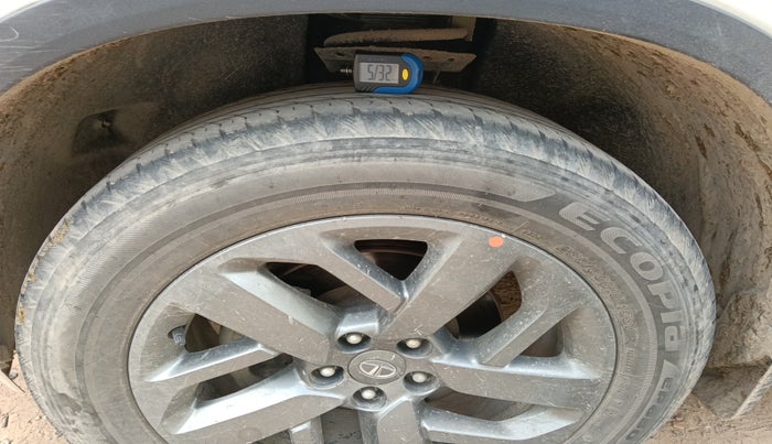 2021 Tata Safari XT, Diesel, Manual, 70,774 km, tyre