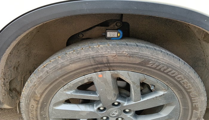 2021 Tata Safari XT, Diesel, Manual, 70,774 km, tyre