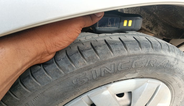 2010 Maruti Alto LXI, Petrol, Manual, 61,269 km, tyre