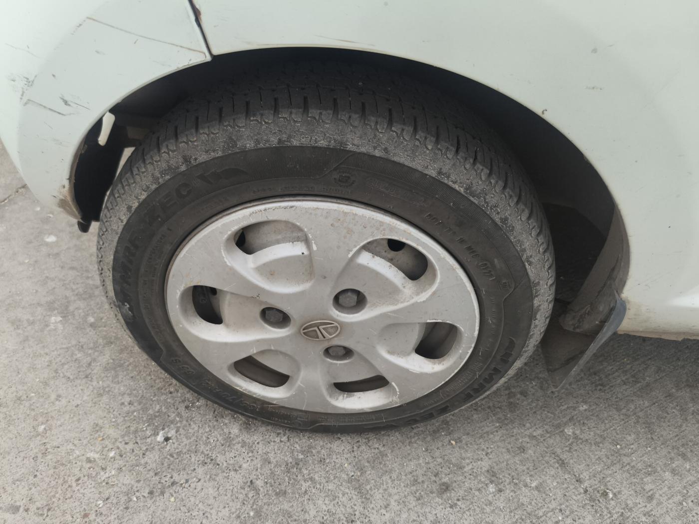 2015 Tata Nano LX, Petrol, Manual, 76,500 km, tyre