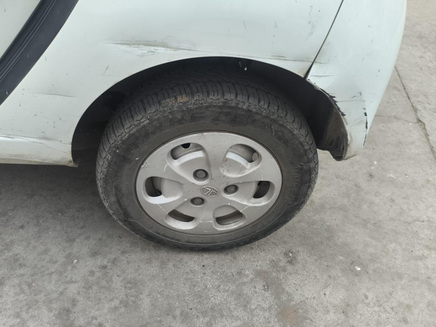 2015 Tata Nano LX, Petrol, Manual, 76,500 km, tyre