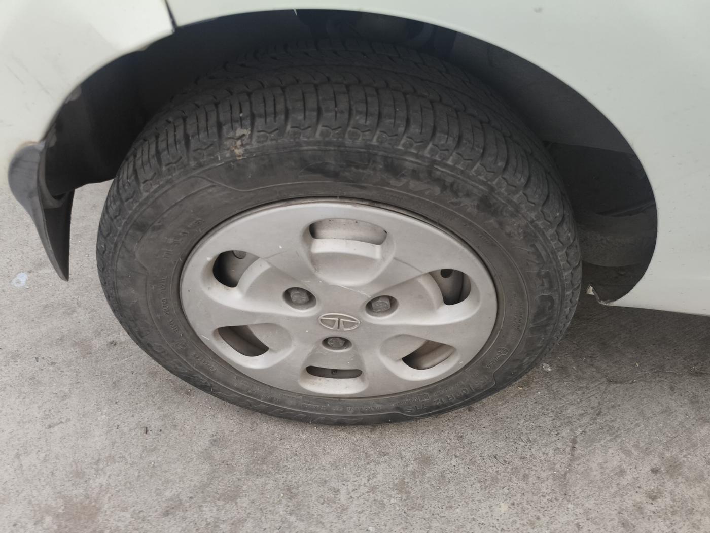 2015 Tata Nano LX, Petrol, Manual, 76,500 km, tyre