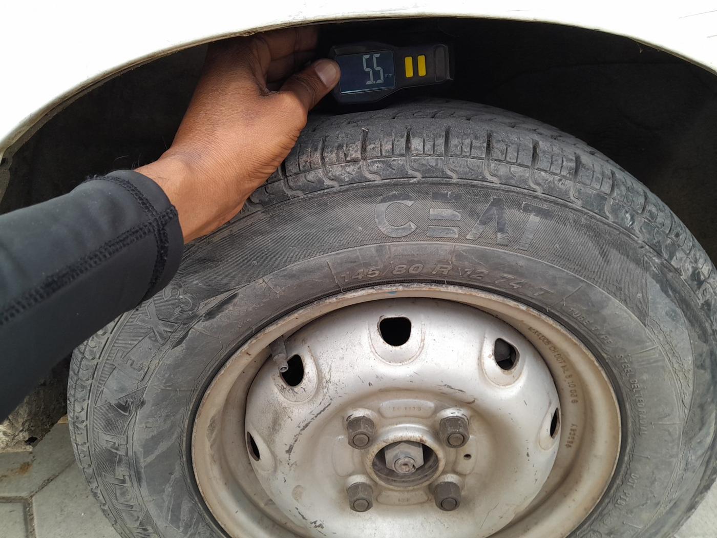 2010 Maruti Alto LX, Petrol, Manual, 88,569 km, tyre