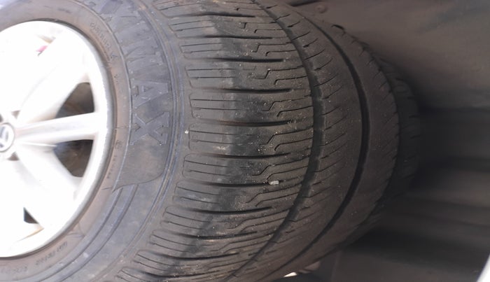 2016 Volkswagen Vento HIGHLINE 1.6 MPI, Petrol, Manual, 1,00,399 km, tyre