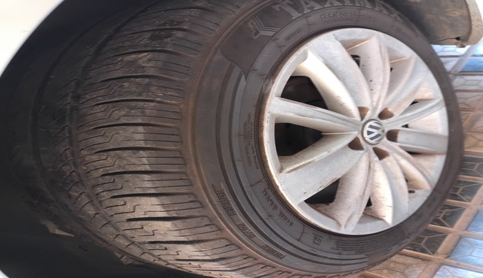 2016 Volkswagen Vento HIGHLINE 1.6 MPI, Petrol, Manual, 1,00,399 km, tyre