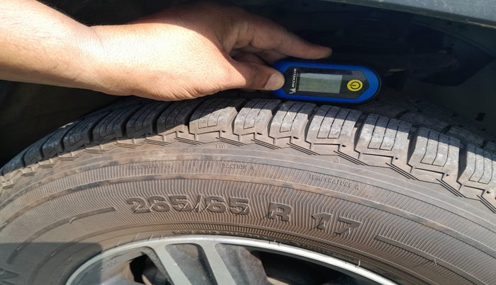 2017 Toyota Fortuner 2.8 4X4 AT, Diesel, Automatic, 1,21,476 km, tyre