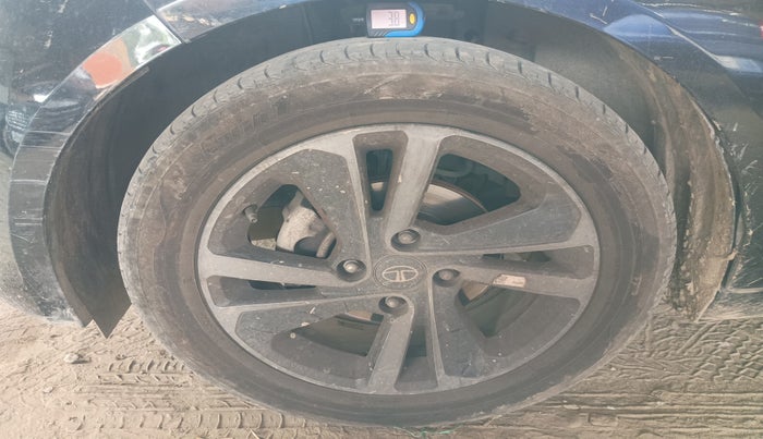 2023 Tata ALTROZ XZ PLUS DIESEL DARK EDITION, Diesel, Manual, 82,473 km, tyre