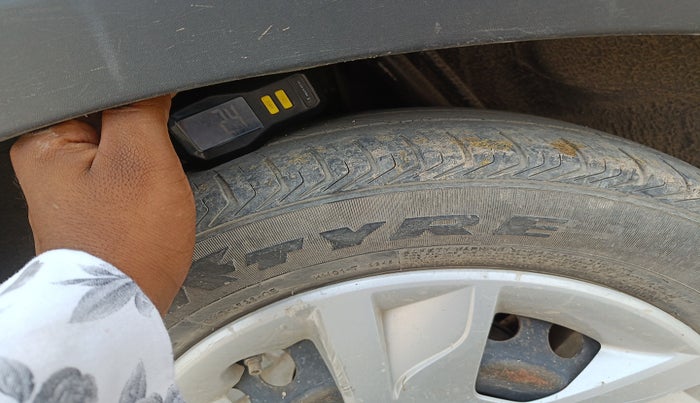 2020 Renault Kwid RXT 0.8, Petrol, Manual, 1,13,535 km, tyre