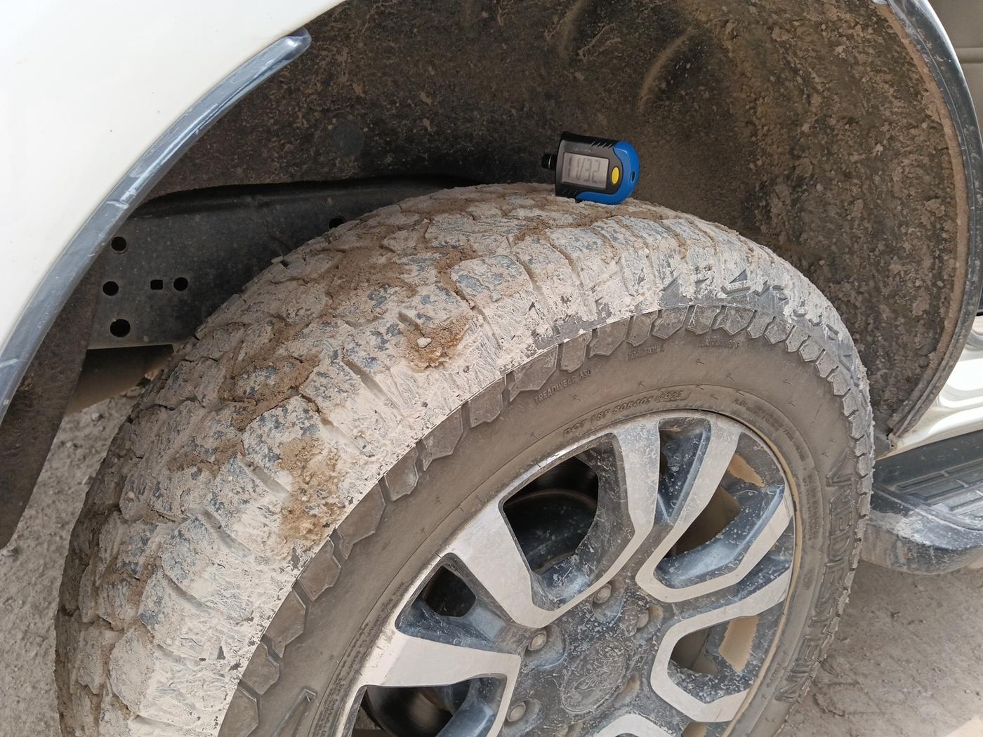 2019 Ford Endeavour TITANIUM PLUS 3.2 4X4 AT SUNROOF, Diesel, Automatic, 1,22,542 km, tyre