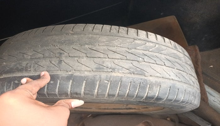 2010 Fiat Linea DYNAMIC 1.3, Diesel, Manual, 1,23,457 km, tyre