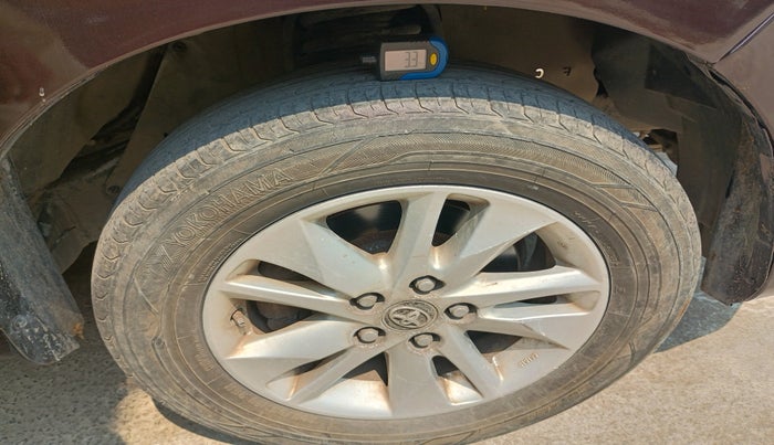 2017 Toyota Innova Crysta 2.4 ZX 7 STR, Diesel, Manual, 1,47,917 km, tyre