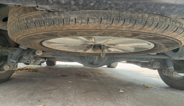 2017 Toyota Innova Crysta 2.4 ZX 7 STR, Diesel, Manual, 1,47,917 km, tyre