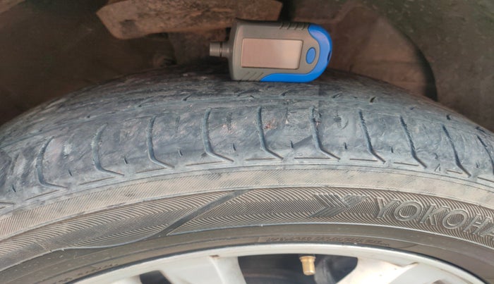 2014 Chevrolet Cruze LTZ AT, Diesel, Automatic, 1,66,227 km, tyre