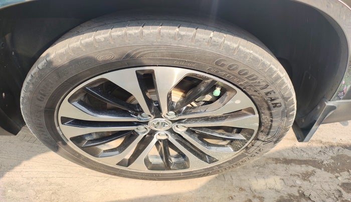 2023 MG HECTOR SHARP PRO 1.5 PETROL TURBO CVT PETROL, Petrol, Automatic, 60,000 km, tyre