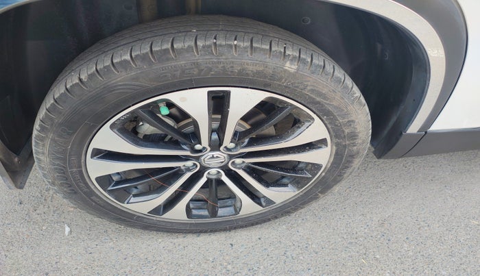 2023 MG HECTOR SHARP PRO 1.5 PETROL TURBO CVT PETROL, Petrol, Automatic, 60,000 km, tyre