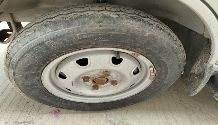 2012 Maruti Eeco 7 STR, Petrol, Manual, 2,15,000 km, tyre