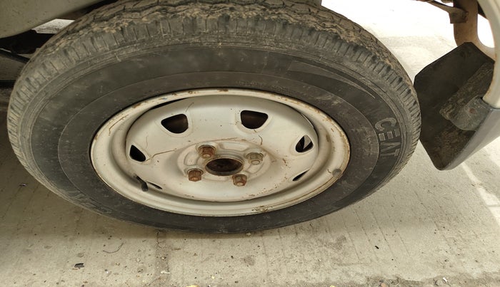 2012 Maruti Eeco 7 STR, Petrol, Manual, 2,15,000 km, tyre