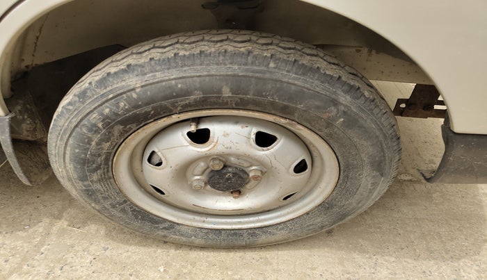 2012 Maruti Eeco 7 STR, Petrol, Manual, 2,15,000 km, tyre