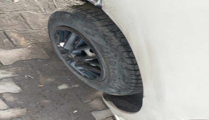 2017 Maruti Swift LXI, Petrol, Manual, 1,44,965 km, tyre