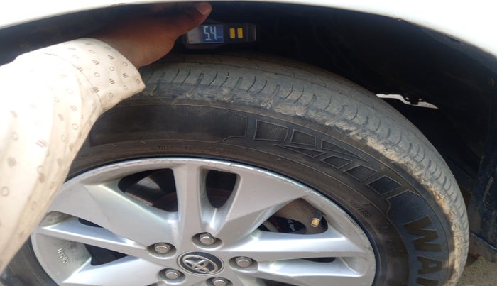 2018 Toyota Innova Crysta 2.4 G 7 STR, Diesel, Manual, 2,04,477 km, tyre