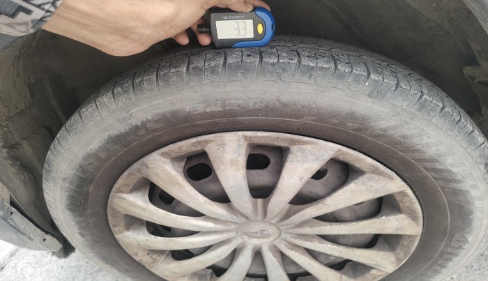 2016 Mahindra Kuv100 K4 6 STR, Petrol, Manual, 1,76,806 km, tyre