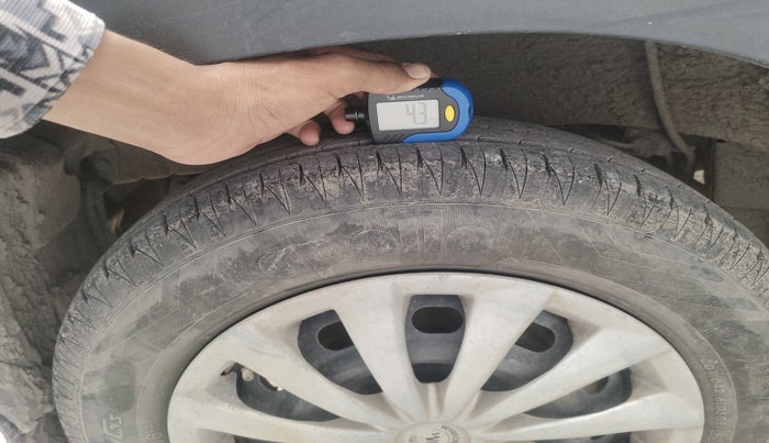 2016 Mahindra Kuv100 K4 6 STR, Petrol, Manual, 1,76,806 km, tyre