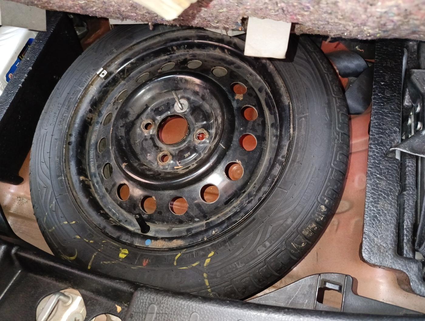 2018 Maruti Wagon R 1.0 VXI AMT, Petrol, Automatic, 80,450 km, tyre
