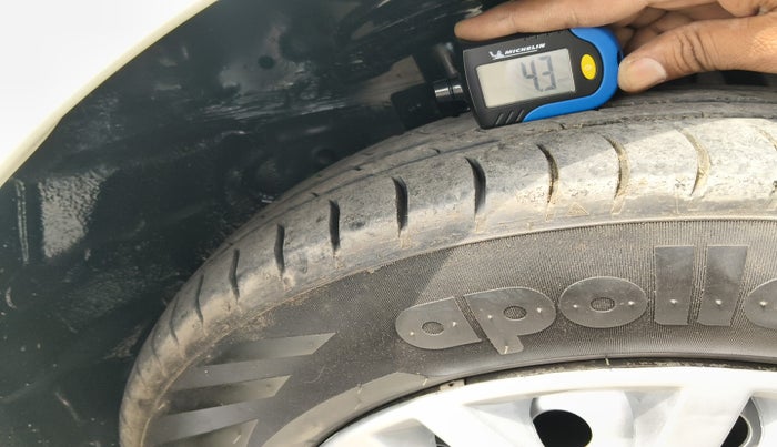 2015 Maruti Swift Dzire LDI, Diesel, Manual, 58,395 km, tyre