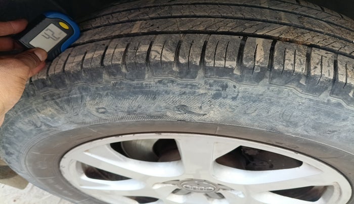 2012 Audi Q5 2.0 TDI QUATTRO, Diesel, Automatic, 1,31,900 km, tyre