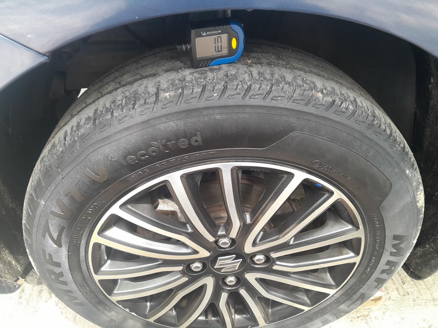 2020 Maruti Dzire ZXI, Petrol, Manual, 1,40,078 km, tyre